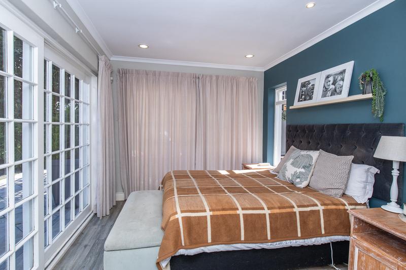 4 Bedroom Property for Sale in Constantia Western Cape